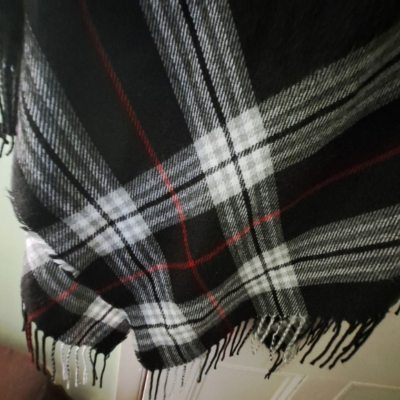 Cleo Women's Poncho Sweater - Picture 10 of 15